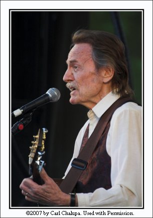 Gordon Lightfoot photo by Carl Chalupa. Click to visit photographer's web site